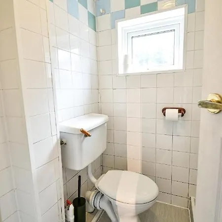 Buckingham House - 4 Bed House