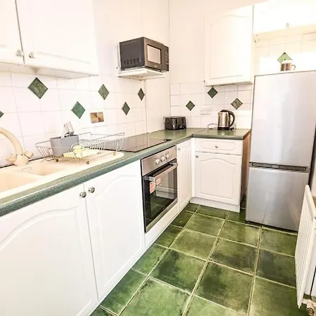 Buckingham House - 4 Bed House *
