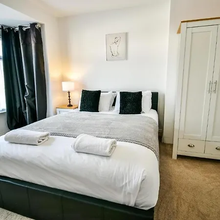 Buckingham House - 4 Bed House * Redcar
