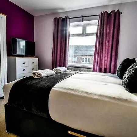 Buckingham House - 4 Bed House Apartament