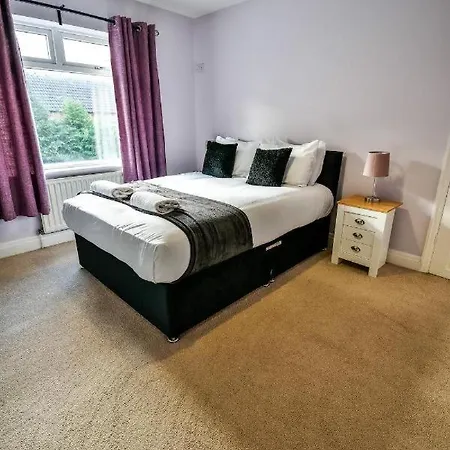 Apartament Buckingham House - 4 Bed House *