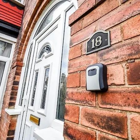 Buckingham House - 4 Bed House Apartament Redcar