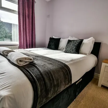 Buckingham House - 4 Bed House * Redcar