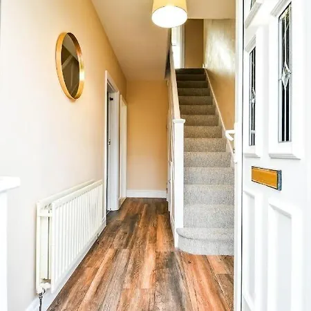 Apartament Buckingham House - 4 Bed House Redcar