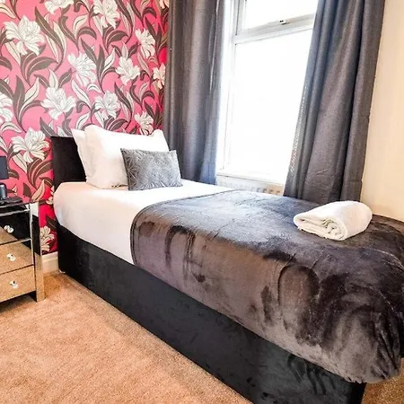 Apartment Buckingham House - 4 Bed House Redcar