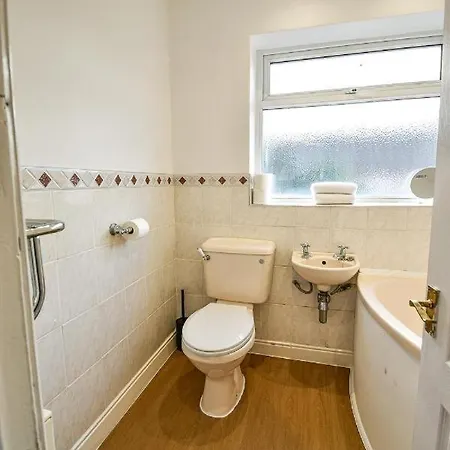 Buckingham House - 4 Bed House *