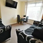 Buckingham House - 4 Bed House 아파트