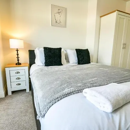 아파트 Buckingham House - 4 Bed House
